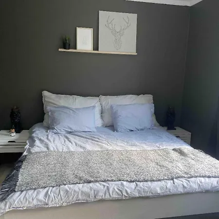 Villa 4 Bed - Sleeps 11 - Pets - Parking - Wifi Mandal